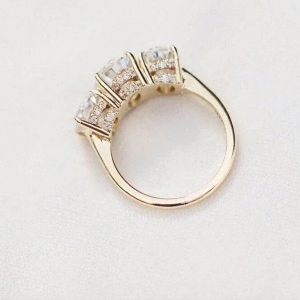 Exquisite Golden Fashion Jewelry Triple Stone Ring - Picture 2 of 5